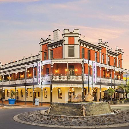 The Rose Hotel & Motel บันเบอรี ภายนอก รูปภาพ
