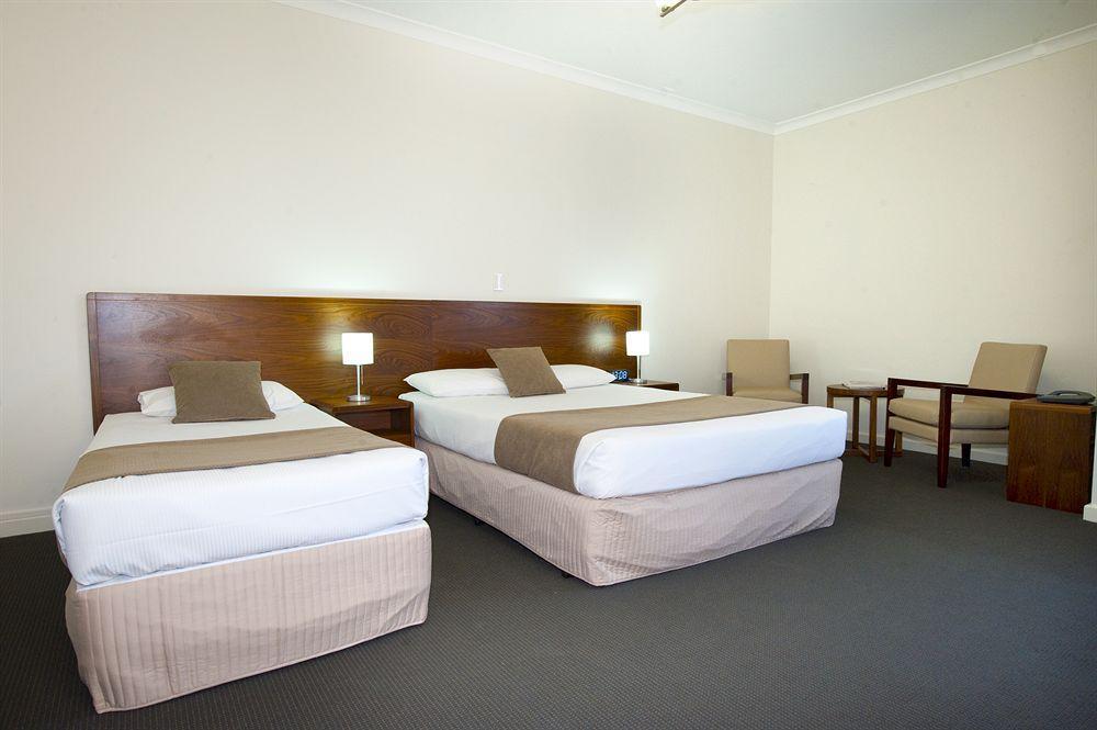 The Rose Hotel & Motel บันเบอรี ภายนอก รูปภาพ