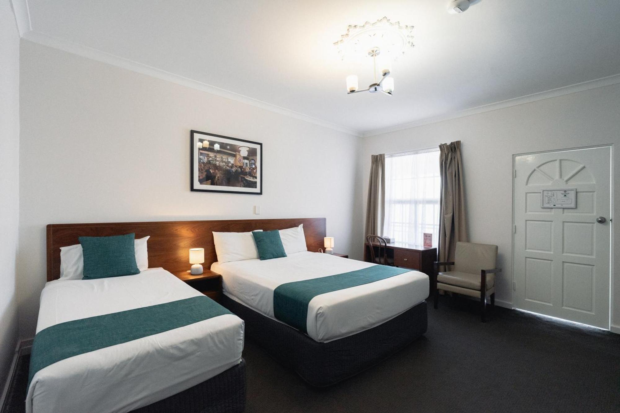 The Rose Hotel & Motel บันเบอรี ภายนอก รูปภาพ